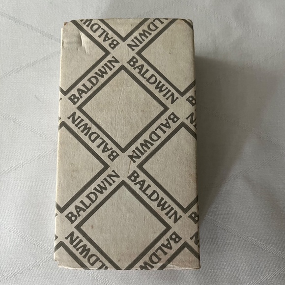 BALDWIN HARDWARE Square Corner Door Hinges 4" x 4" Polished Brass 1040-030 Set - Picture 8 of 9